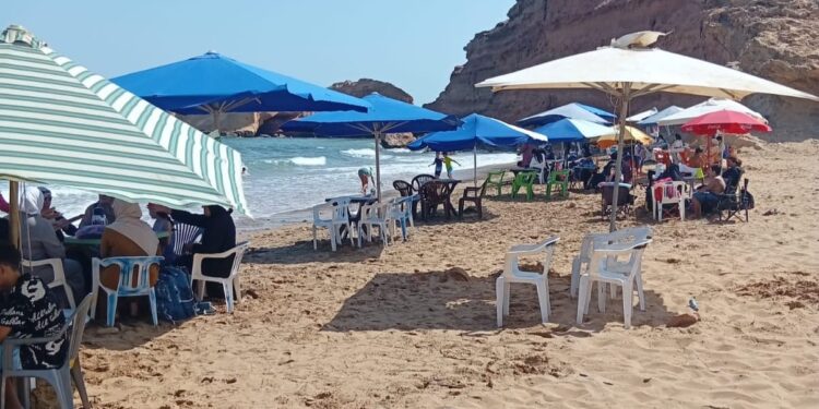 وثائق وشكايات تفجر الجدل حول استغلال الشاطئ الأحمر برأس الماء ومطالب بتدخل عامل الناظور