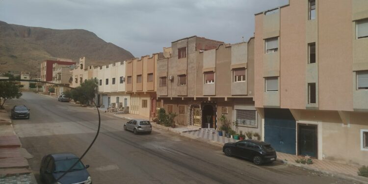 شارع غرناطة بزايو يتحول إلى حلبة لتفحيط السيارات وسائقون مراهقون يهددون الأرواح والممتلكات