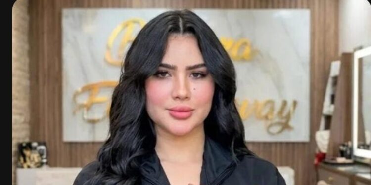 التحقيقات متواصلة لكشف ملابسات العثور على مصممة أزياء جـ..ـثة داخل سيارتها