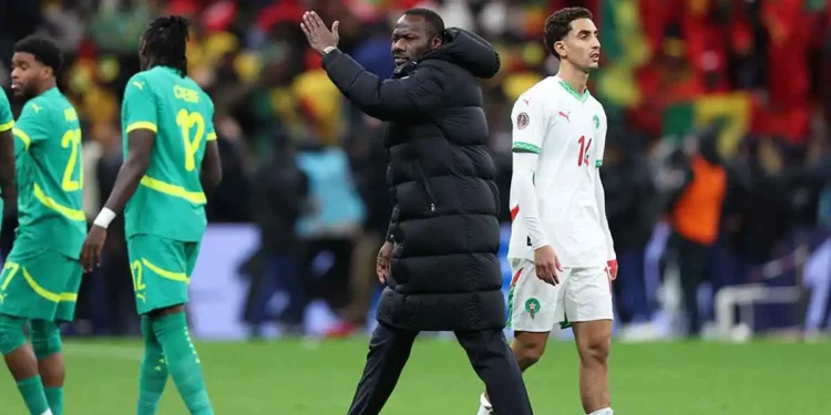 أسرار انهيار السنغال.. خلافات الرواتب تطيح بمدرب “أسود التيرانغا”