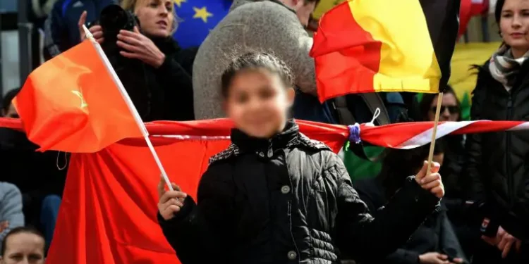 شرط بلجيكي قد يحرم الأطفال المولودين بالمغرب من الجنسية