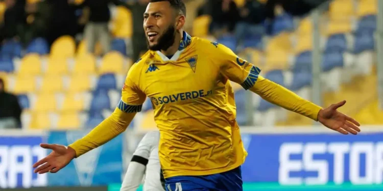 المغربي يانيس بكراوي ينقذ إستوريل من الهزيمة أمام فاماليكاو في الدوري البرتغالي