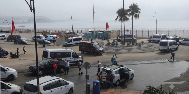 بعد أيام من الفوضى.. معبر باب سبتة يستعيد نشاطه وسط انتشار أمني واسع وترحيل العائدين إلى مدنهم