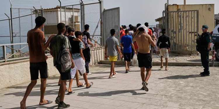 أحداث سبتة: المغرب يشرع في إجراءات إعادة القاصرين غير المرفوقين إلى الوطن