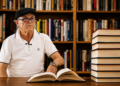 5600 كتاب من مكتبة الحسين القمري تنتظر مصيراً يليق بها.. ابن زايو المسرحي العمراني يكشف سنوات من طرق أبواب المسؤولين – فيديو