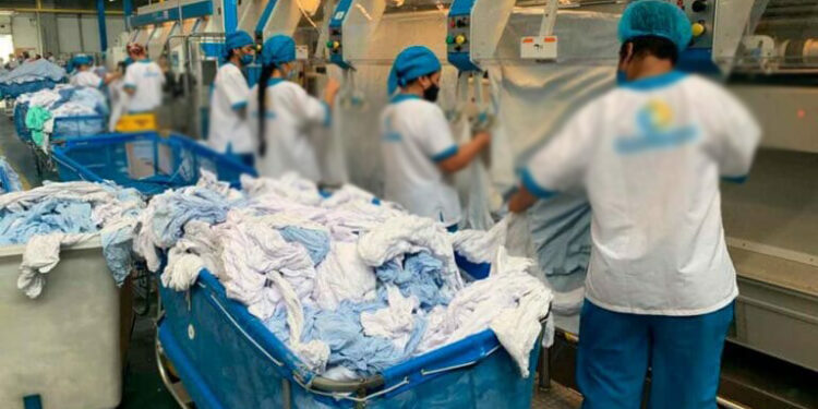 شركة في إسبانيا تبحث عن 400 عامل بعقود فورية: هذه الوظائف والشروط المطلوبة