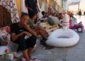 “لا نملك خياما ولا أغطية”.. مهاجرو سبتة يواجهون الحر والبرد في العراء