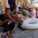 “لا نملك خياما ولا أغطية”.. مهاجرو سبتة يواجهون الحر والبرد في العراء