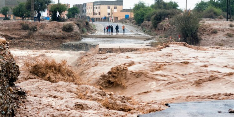 مديرية الأرصاد تُحذّر المغاربة من الاقتراب من الأودية والمجاري المائية