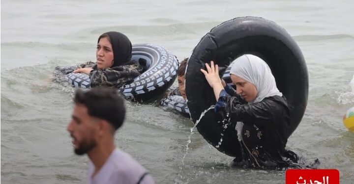 إسبانيا تتجه إلى نصب حواجز عائمة قبالة سبتة المحتلة لتسريع الإعادة الفورية للمهاجرين