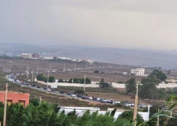 صورة.. ازدحام مروري برأس الماء والمصطافون يتساءلون: أين وصل مشروع توسيع الطريق الوطنية؟