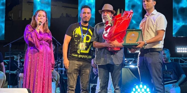مهرجان “ثويزا” بطنجة يكرم قيثارة الريف الأمازيغي الفنان الكبير الوليد ميمون