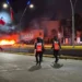 أحكام بالسجن وتعويضات مالية بالناظور ضد المتورطين في محاولة اقتحام مليلية وحرق سيارات القوة العمومية