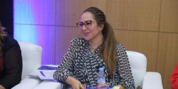 من تكون هدى المغاري.. زوجة فوزي لقجع التي اختارها “البام” لقيادة اللائحة النسوية بجهة الشرق؟