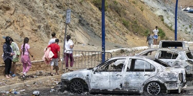 أعمال تخريبية قرب باب سبتة تقود 25 شخصًا إلى المحاكمة بتطوان