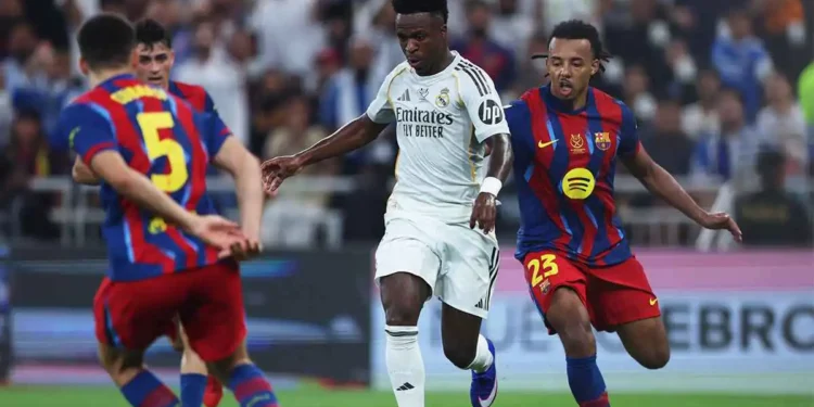 لماذا انطلقت منافسات “الليغا” دون برشلونة وريال مدريد؟