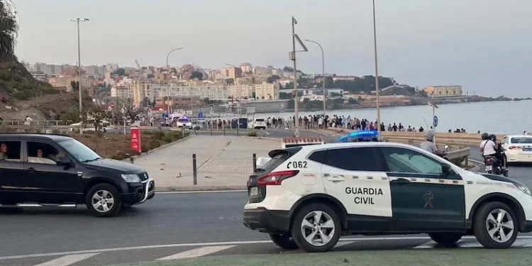 السلطات الأمنية الإسبانية تحتجز سيارة طاقم صحفي لقناة «دوزيم» وسط سبتة المحتلة