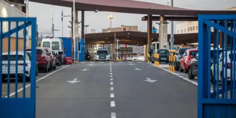 إعادة فتح معبر بني أنصار بالناظور بعد عودة الهدوء وإحباط محاولات مهاجرين اقتحام مليلية المحتلة