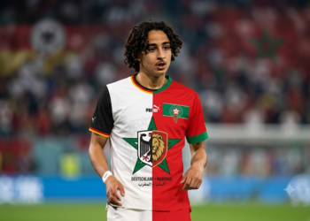 موهبة مغربية تُؤجل الاختيار بين “الأسود” و”المانشافت”