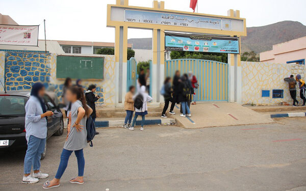 1300 تلميذ بثانوية حسان بن ثابت بزايو و42 في القسم.. الاكتظاظ يخنق المؤسسة