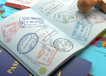 ثلاثة أشخاص في العالم يسافرون دولياً دون جواز سفر.. تعرف على السبب