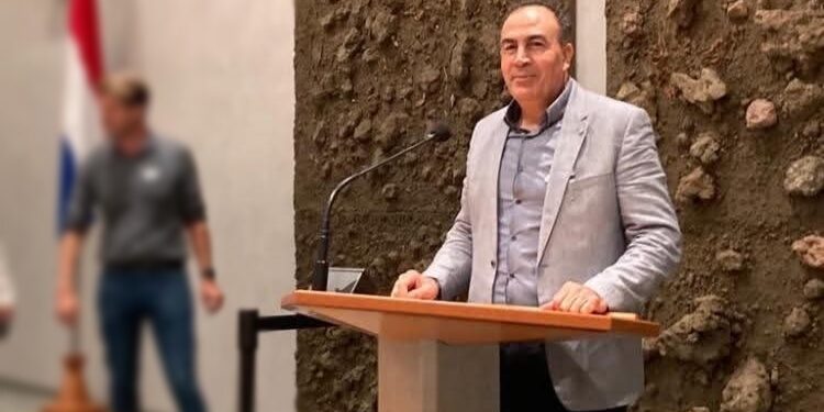 مصطفى انهاري يكتب .. هل نحن مواطنون فاعلون أم مجرد أرقام انتخابية؟