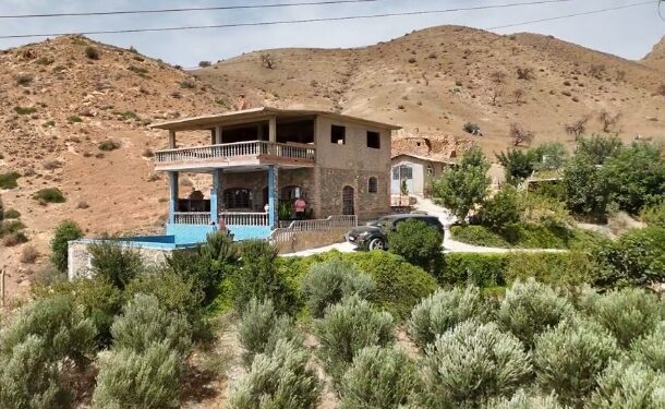 جبال زايو تحتضن تحفة معمارية: حيث يلتقي الطين بالسماء
