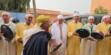 بنكيران يشعل حماس خنيفرة على إيقاعات “أحيدوس” وتراث الأطلس « فيديو»