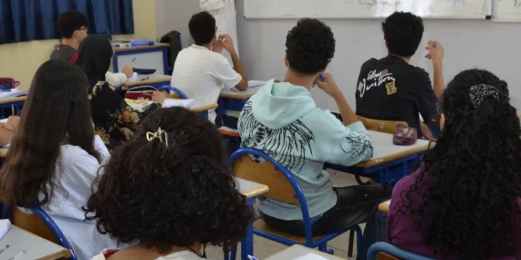 وزارة التربية الوطنية تُطلق تجربة «الأستاذ المرجعي».. هذه مهامه وشروط اختياره