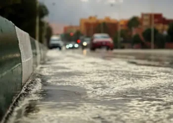 طقس المغرب.. أجواء حارة غداً بعدد من المناطق وزخات مطرية مرتقبة
