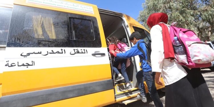 اكتظاظ حافلات النقل المدرسي بزايو يثير القلق ومطالب بتعزيز الأسطول وحماية التلاميذ