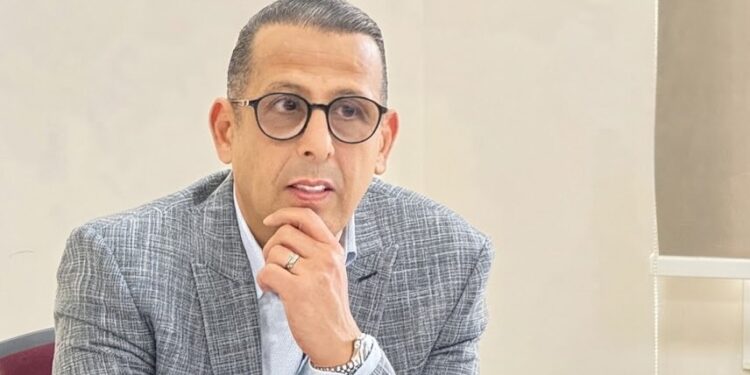 غياب لخصم عن مشاورات الحكومة يثير التساؤلات.. وهذا ما قاله