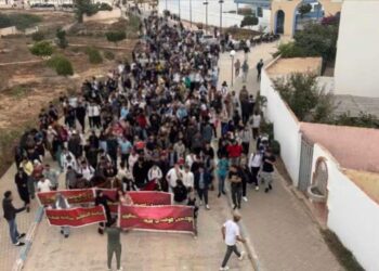 طلبة الناظور يحتجون رفضاً لرسوم التسجيل وتمسكاً بمجانية التعليم