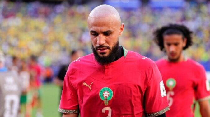 نصير مزراوي يغادر معسكر “الأسود” ويعود إلى مانشستر يونايتد