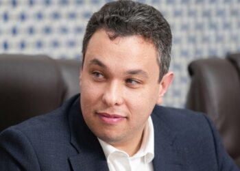 يبلغ من العمر 32 سنة.. تعرف على صلاح الدين عبقري أصغر وزير في الحكومة الجديدة