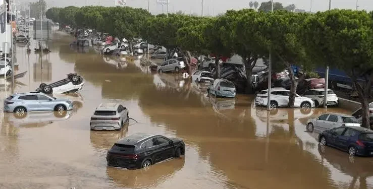 إنذار أحمر في إسبانيا.. أمطار طوفانية تغمر الطرق والمناطق السكنية وتربك الحياة اليومية