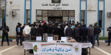 متجدد: رواية الجزائر بشأن توقيف 61 مغربياً تثير علامات استفهام