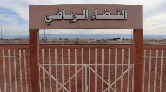 بعد عقد ونصف من بنائه.. ملعب القرب بحي معمل السكر بزايو لا يزال ينتظر العشب الاصطناعي