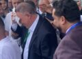 حادث عرضي يربك أجواء مجلس “البام”..باب زجاجي يتسبب في إصابة فوزي لقجع وسقوطه أرضاً
