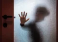 بعد انتشار فيديو على واتساب.. 18 سنة سجناً لستيني في قضية قاصر بالحسيمة