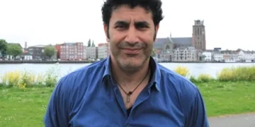 من إقليم الناظور إلى المشهد الأدبي الهولندي.. المسار الاستثنائي لمحمد بنزاكور الذي حوّل صمت أمه وذاكرة أبيه إلى كتب