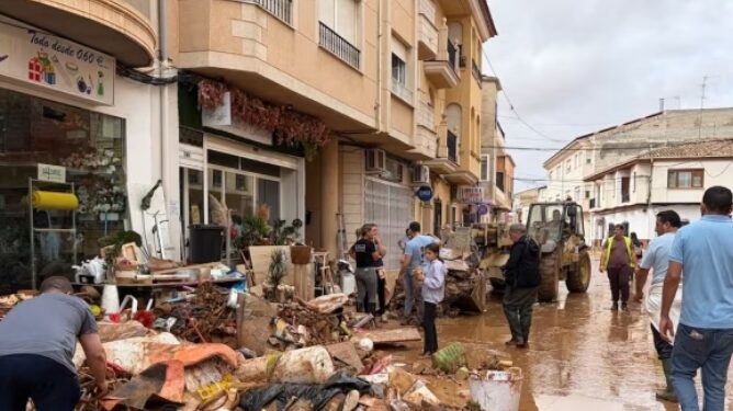 أسرة من زايو تعيش لحظات مرعبة إثر انهيار منزلها بكاتالونيا
