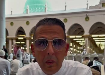 مصطفى لخصم ينعي والده الذي توفي أثناء أداء مناسك العمرة ويتقدم بالشكر لكل من مواساه.