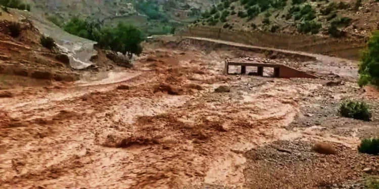 السيول تجرف رجلاً بأزيلال.. العثور على جثمانه بعد 3 ساعات من البحث