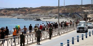 عودة أكثر من 11 ألف مهاجر من سبتة إلى المغرب تتزامن مع تباين إسباني حول حجم الأزمة المتبقية