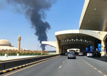 انفجارات قوية تهز محيط مطار الرياض بالسعودية.. إلغاء رحلات ومسافرون يترقبون المستجدات