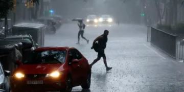 أمطار غزيرة وعاصفية ترفع الإنذار إلى الأحمر في إسبانيا